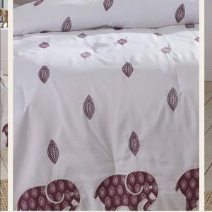 Ivory Ella Bedset: Twin/Twin XL